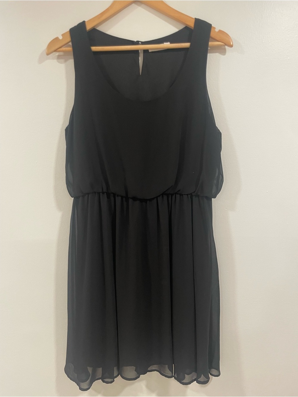 Lush Black Sleeveless Chiffon Dress with Scoop Neck